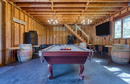 Cloverdale House | Chianti by AvantStay Stunning Secluded Ranch w Pickleball Court Barn