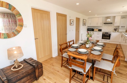 Nettlestone Cottage | CHIANTI, family friendly, character holiday cottage in Seaview