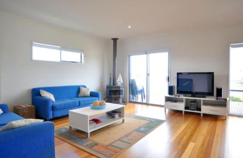 Inverloch House | Chiaro Villa - Surf Side