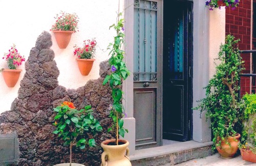 Aci Trezza House | Chibedda Lia - Like a young girl with a beautiful pearl face.