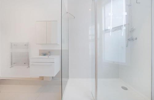 Holland Park Apartment | Chic 1 Bed Terrace Apartment in Notting Hill FREE WIFI by City Stay Aparts London