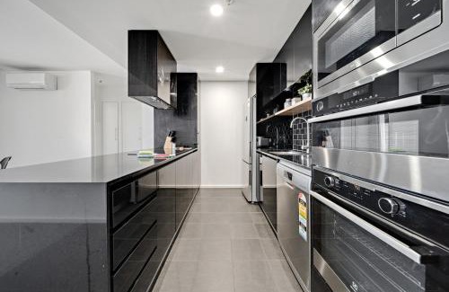 Belconnen Apartment | Chic 1-Bed with Stunning Lake View & Indoor Pool