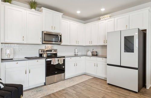 Lincoln Park House | Chic 1-bedroom building in charming Providence Village with fitness room, AC