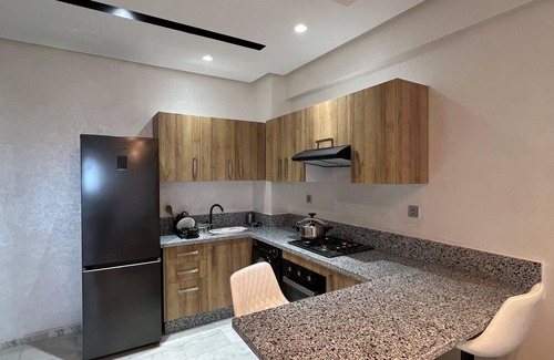 Ain Harrouda Apartment | Chic 1-bedroom apartment with AC, in phenomenal Âïn-Harrouda