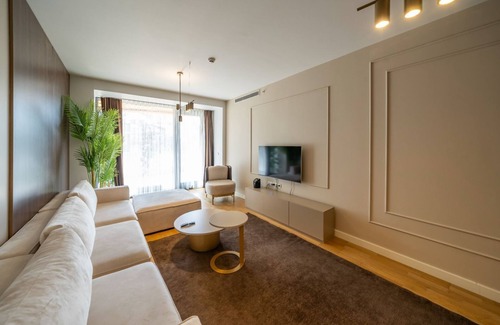 Harbiye Apartment | Chic 1-bedroom apartment with garage gym
