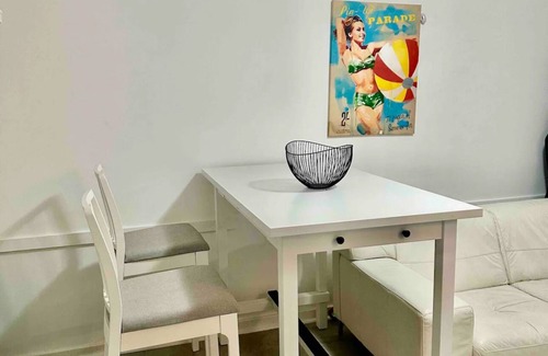 Perth Central Business District Apartment | Chic 1-bedroom apartment with AC and WiFi in fabulous Perth