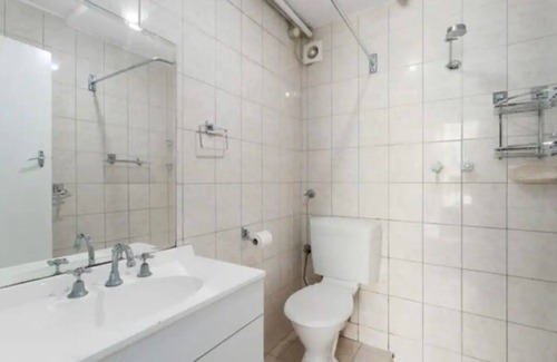 Perth Central Business District Apartment | Chic 1-bedroom apartment with AC and WiFi in fabulous Perth