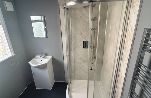Parsons Green and Walham Apartment | Chic 1 bedroom apartment in brilliant Fulham with AC
