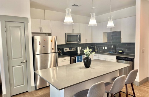West Oak Hill Apartment | Chic 1-bedroom apartment with washer and dryer in amazing Austin