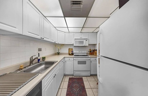 South Beach Condo | Chic 1-bedroom condo with WiFi, AC in enchanting Miami Beach