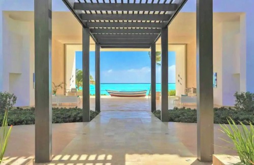 Cap Cana Marina Apartment | Chic 1-bedroom estudio with AC, WIFI private beachview in fabulous Punta Cana