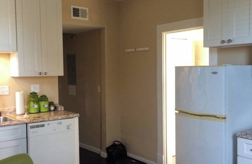 Forest Hills Apartment | Chic 1-bedroom with WiFi and AC in awesome Pittsburgh