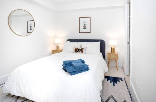 Toronto Entertainment District Apartment | Chic 1-BR Condo; Parking included; Downtown Core