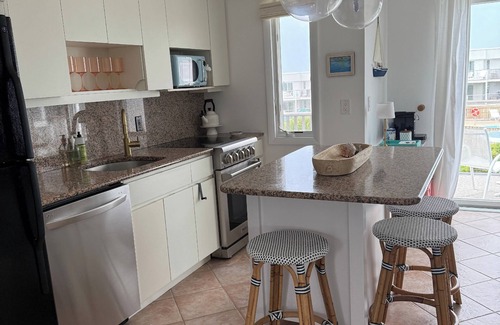 Montauk Condo | Chic 1 BR Condo with just steps to the beach & with Ocean Views in Montauk