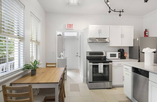 Historic Ybor House | Chic 1 BR in Historic Ybor City - Sleeps 4