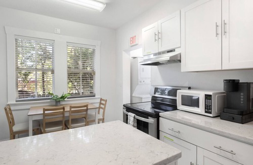 Historic Ybor House | Chic 1 BR in Historic Ybor City - Sleeps 4
