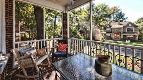 Dilworth House | Chic 1 BR Units Near Dilworth