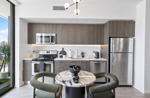 Downtown Miami Apartment | Chic 1-King bedroom with rooftop pool and a view that is unforgettable