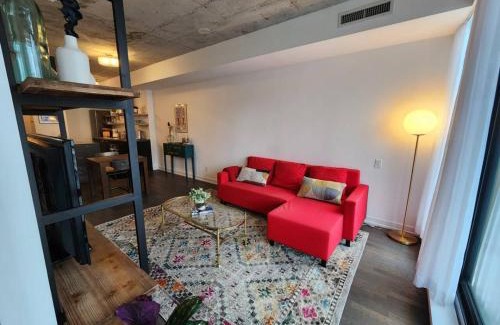 Fashion District Apartment | Chic 1BDR Loft with Office Space-Heart of Toronto