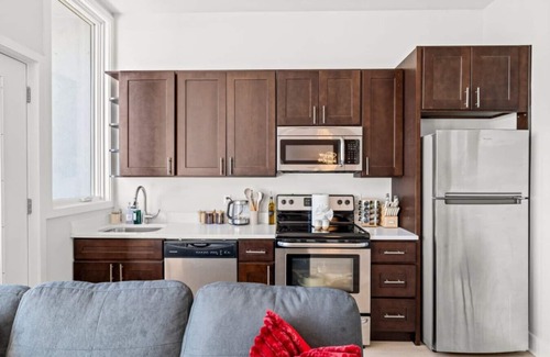 Fairmount Apartment | Chic 1BR Apartment, Walk to BSL Subway & The MET! Family Friendly