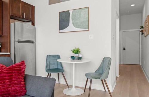 Fairmount Apartment | Chic 1BR Apartment, Walk to BSL Subway & The MET! Family Friendly