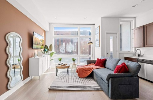 Fairmount Apartment | Chic 1BR Apartment, Walk to BSL Subway & The MET! Family Friendly