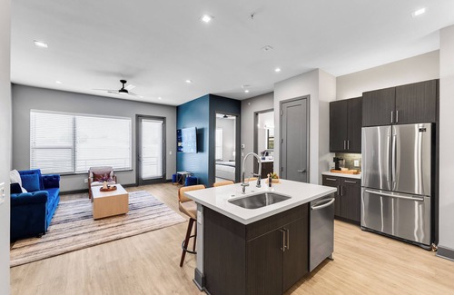 Downtown Fort Worth Apartment | Chic 1BR Apartment w/Rooftop Lounge & Gym - Near Downtown Fort Worth