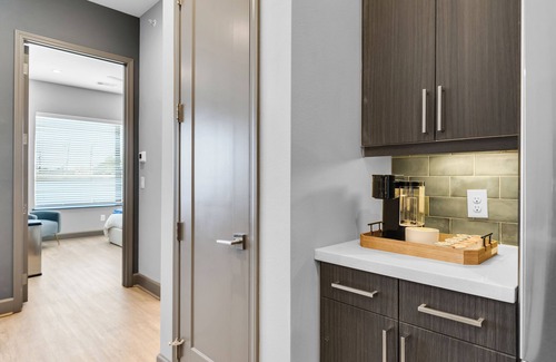 Downtown Fort Worth Apartment | Chic 1BR Apartment w/Rooftop Lounge & Gym - Near Downtown Fort Worth
