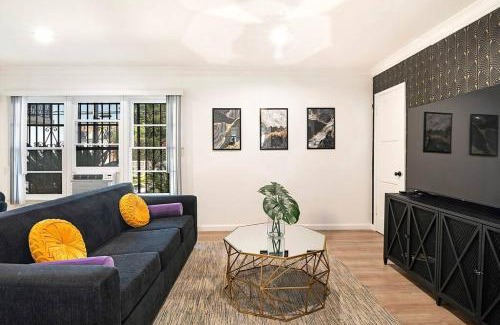 The Flats Apartment | Chic 1BR Apt Hollywood Sleeps 4