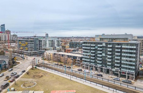 Sunnyside Apartment | Chic 1BR Kensington unit With Parking