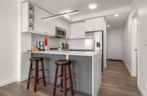 Sunnyside Apartment | Chic 1BR Kensington unit With Parking