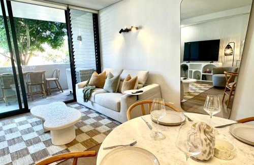 Randwick Apartment | Chic 1BR Walk to Coogee Sands & Hospital