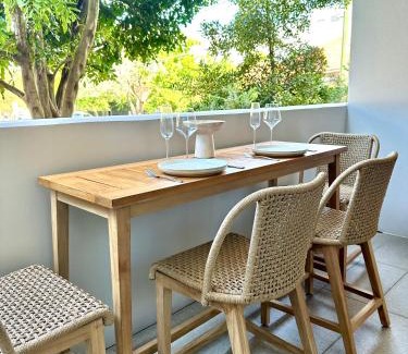 Randwick Apartment | Chic 1BR Walk to Coogee Sands & Hospital