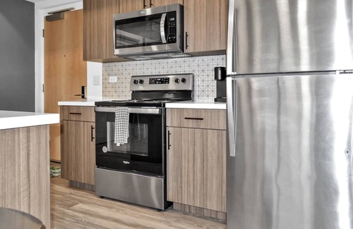 Zephyrhills Condo | Chic 2 BDR Condo Steps from Tennis and Wellness Center, Pickleball