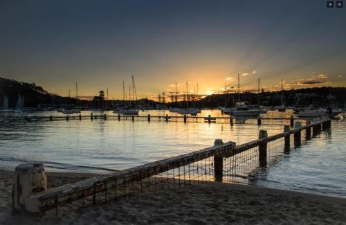 Clontarf House | Chic 2-Bed Cottage Minutes from Clontarf Beach