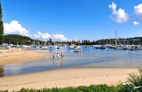 Clontarf House | Chic 2-Bed Cottage Minutes from Clontarf Beach