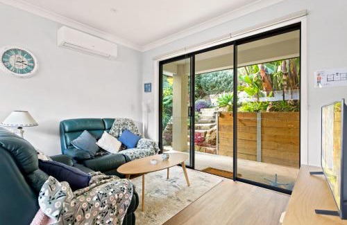 Clontarf House | Chic 2-Bed Cottage Minutes from Clontarf Beach