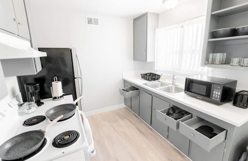 Las Vegas House | Chic 2-Bed Oasis Sleeps 6! Minutes From Strip!
