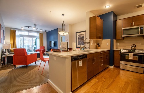 Belltown Condo | Chic 2 Bedroom 2 Bath Home in Heart of Seattle!