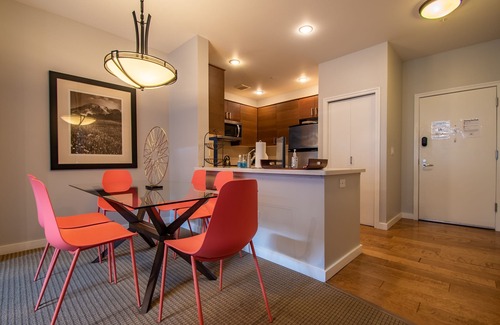 Belltown Condo | Chic 2 Bedroom 2 Bath Home in Heart of Seattle!