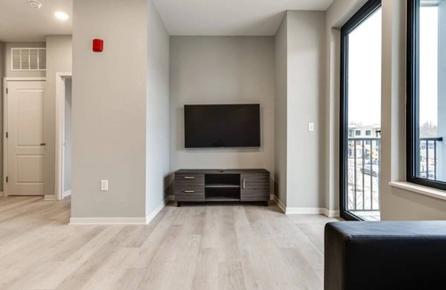 Bloomington Apartment | Chic 2-bedroom apartment with fitness room, WiFi in Bloomington