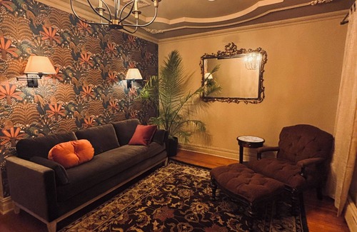 Jersey City Apartment | Chic 2-bedroom apartment in the Downtown of Jersey City. 8 min to the NYC train