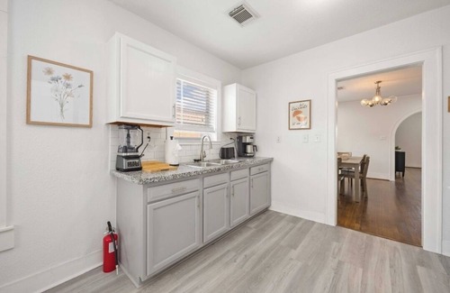 MacGregor Apartment | Chic 2-bedroom apartment with WiFi, AC in cool Houston