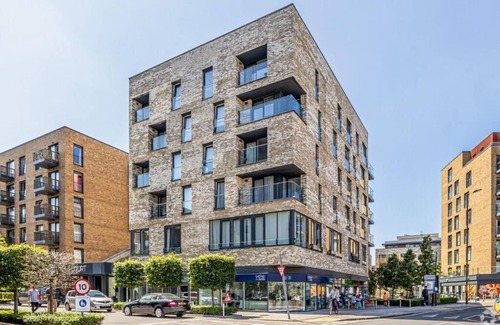 Evelyn Apartment | Chic 2-Bedroom Apartment in Canada Water, London - Stylish Retreat River Thames