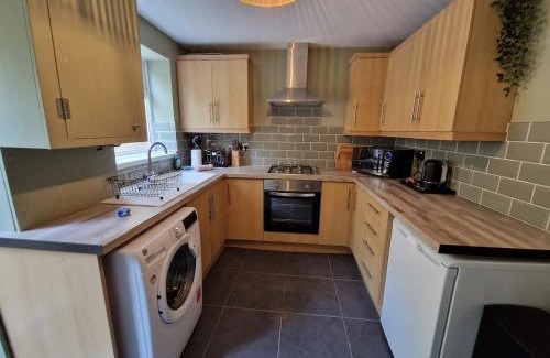 Tredegar House | Chic 2 Bedroom Close to Town with Free Parking