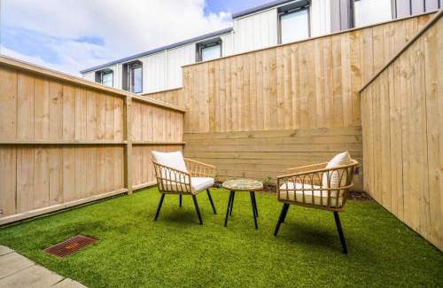 Grey Lynn House | Chic 2-Bedroom Retreat in Grey Lynn Minutes to CBD