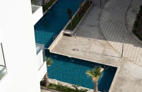 Ain Harrouda Apartment | Chic 2 chambres balcon vue panoramique et piscine