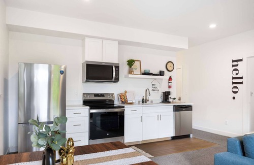 Wallingford House | Chic 2020-Built 2BR Urban Oasis w/Private Backyard
