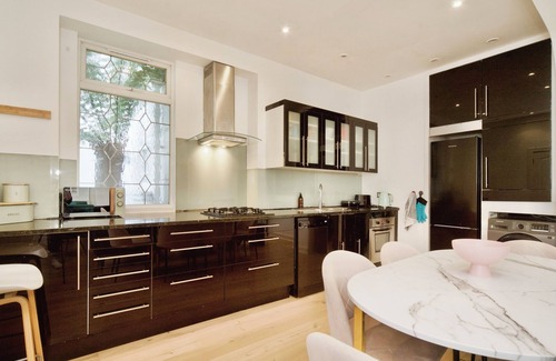 Camden Apartment | Chic 2BD Flat, 12 Mins from Hampstead Heath