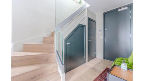 Golborne Apartment | Chic 2BD Flat with Roof Terrace - Ladbroke Grove